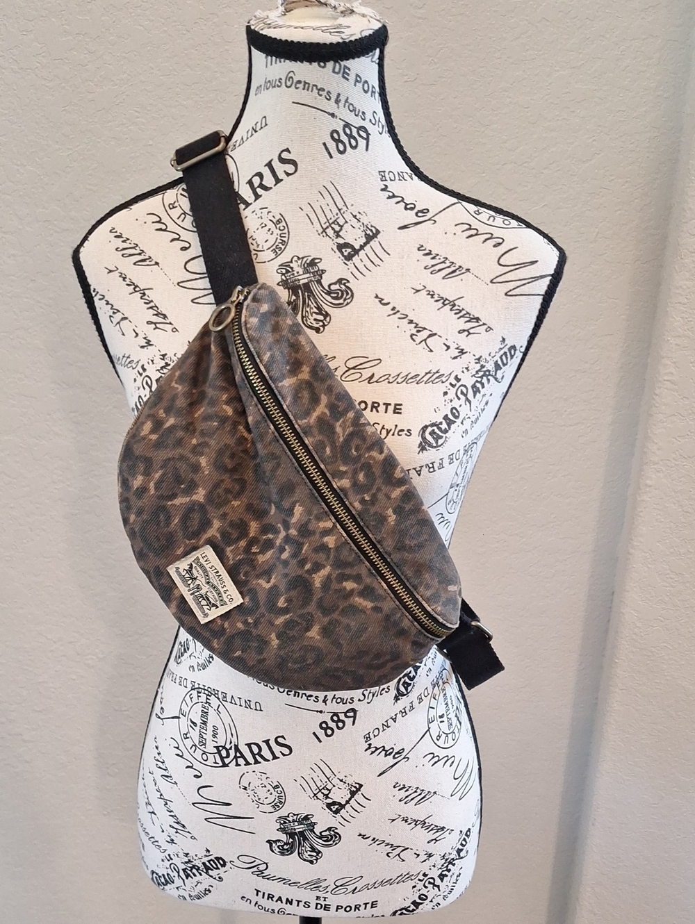 Levi's Devon Leopard Print Crossbody Sling Bag Brown & Black - Picture 3 of 14